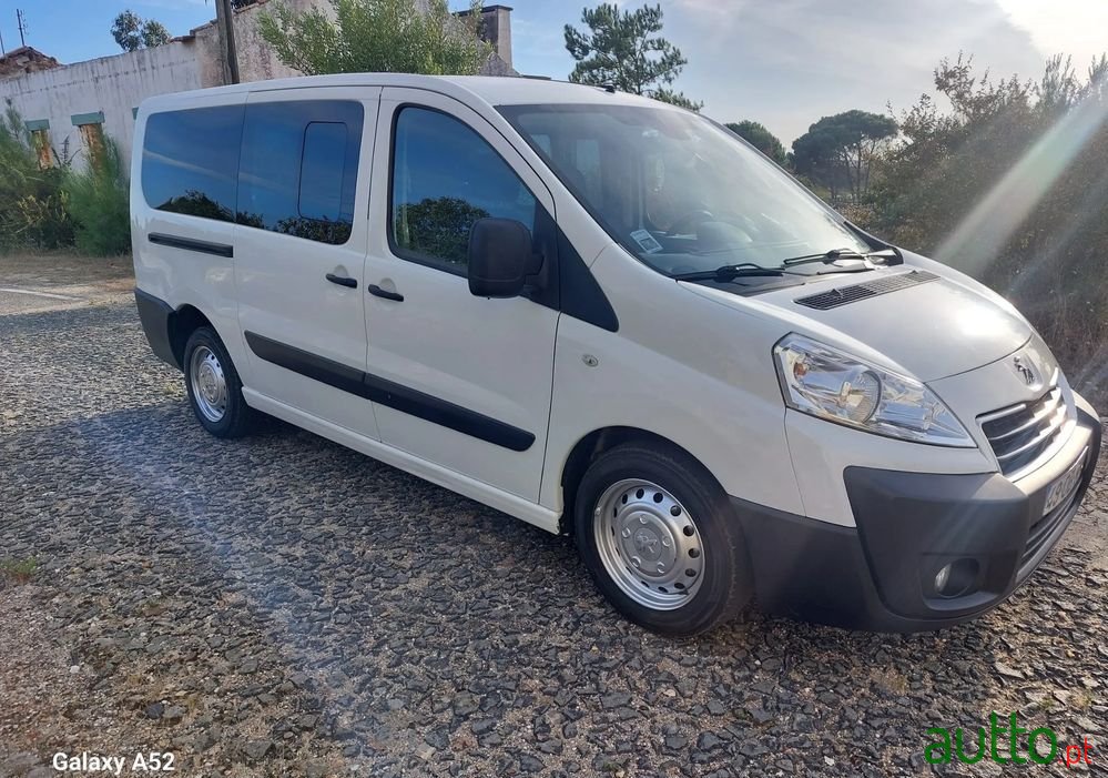 2013' Peugeot Expert 2.0 Hdi L2 Voyage photo #2