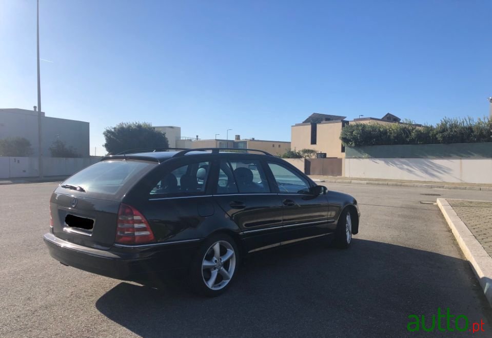 2005' Mercedes-Benz 220 photo #3