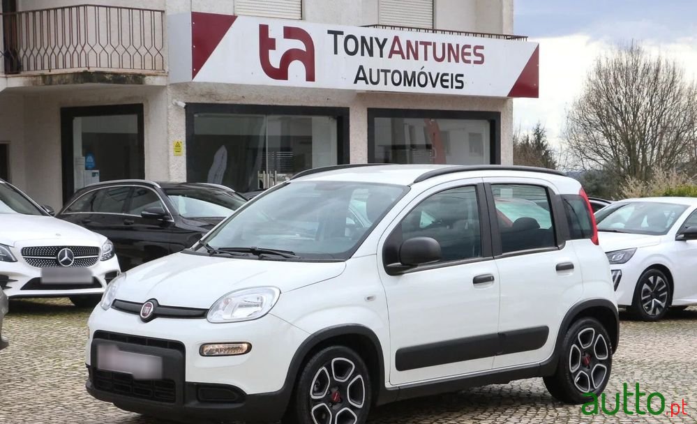 2022' Fiat Panda 1.0 Hybrid City photo #1