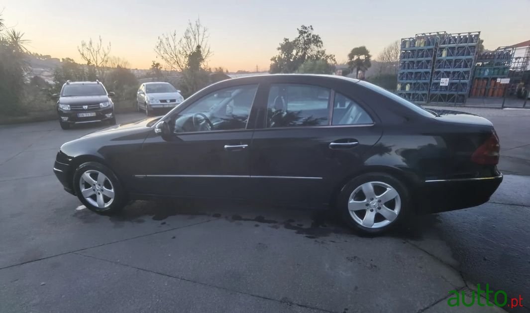 2003' Mercedes-Benz E-220 photo #4