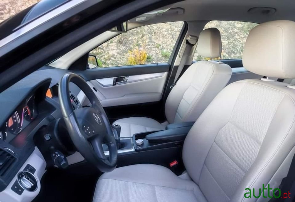 2011' Mercedes-Benz C-180 photo #4