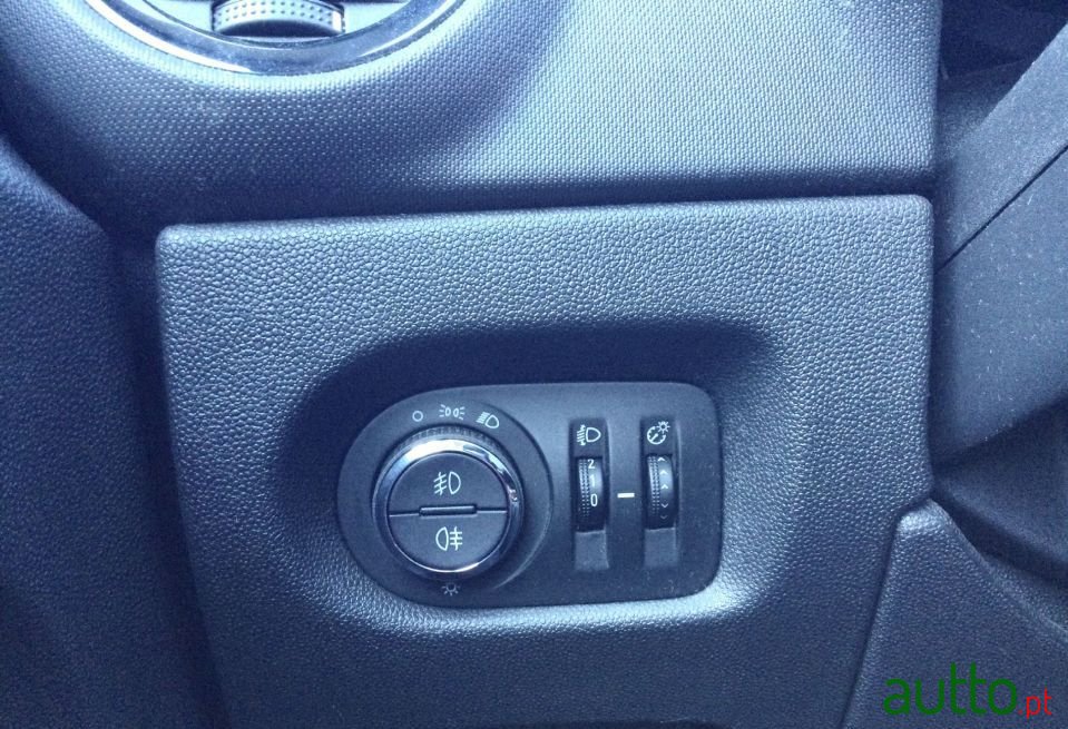 2012' Opel Corsa photo #3