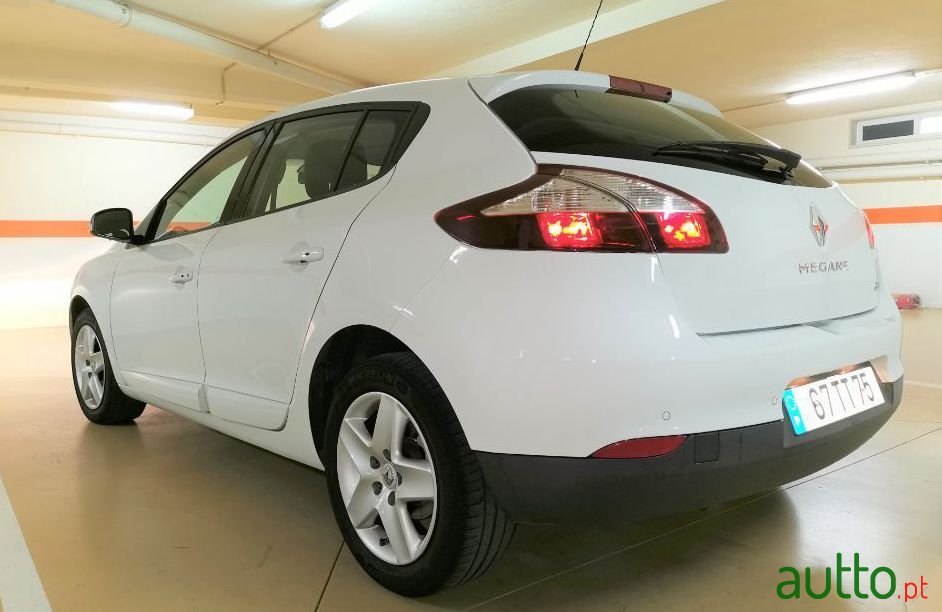 2015' Renault Megane photo #1