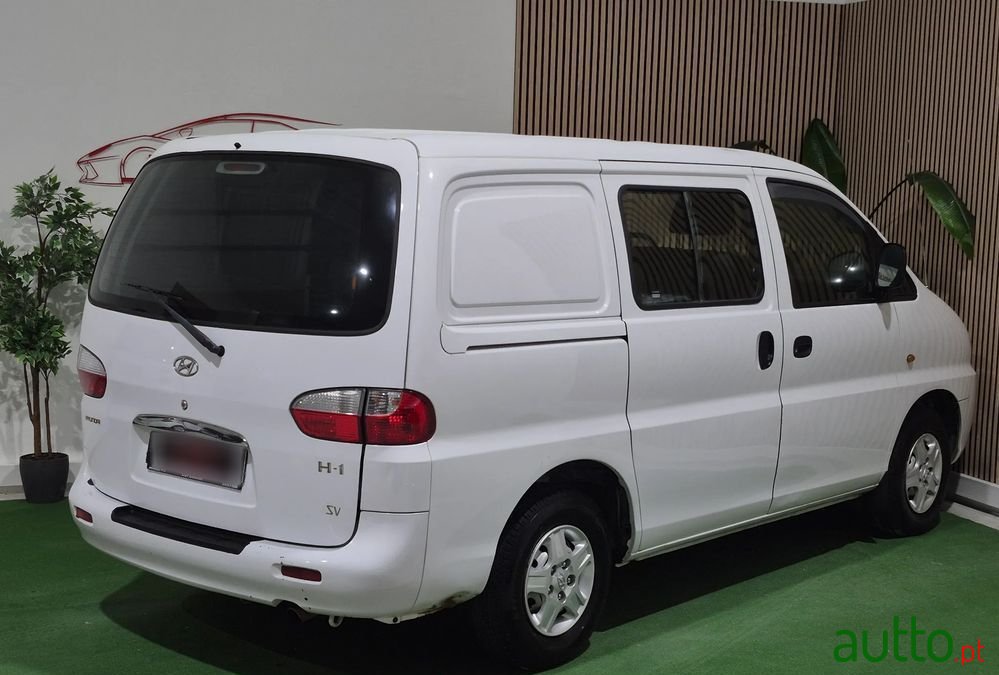 2002' Hyundai H-1 photo #4