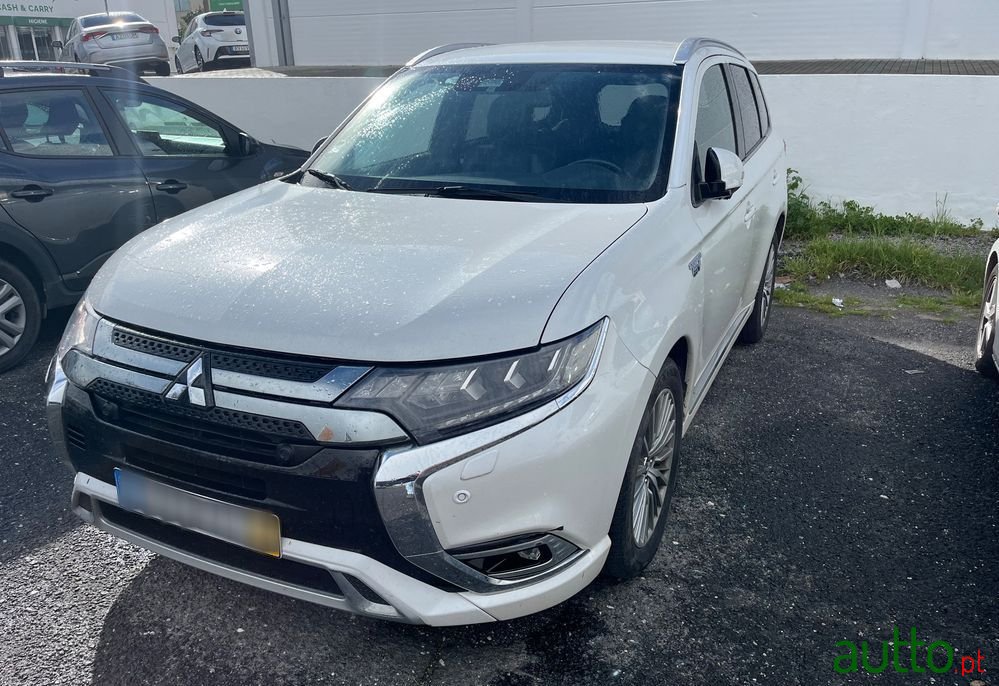 2019' Mitsubishi Outlander 2.0 Phev Intense photo #4