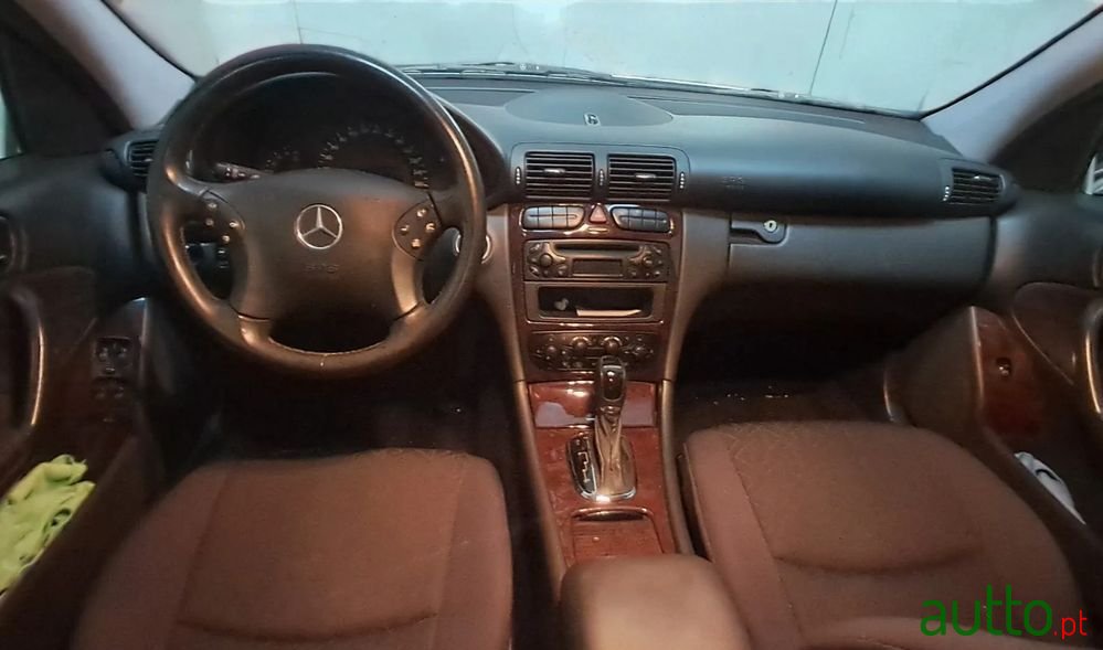 2002' Mercedes-Benz Classe C photo #4