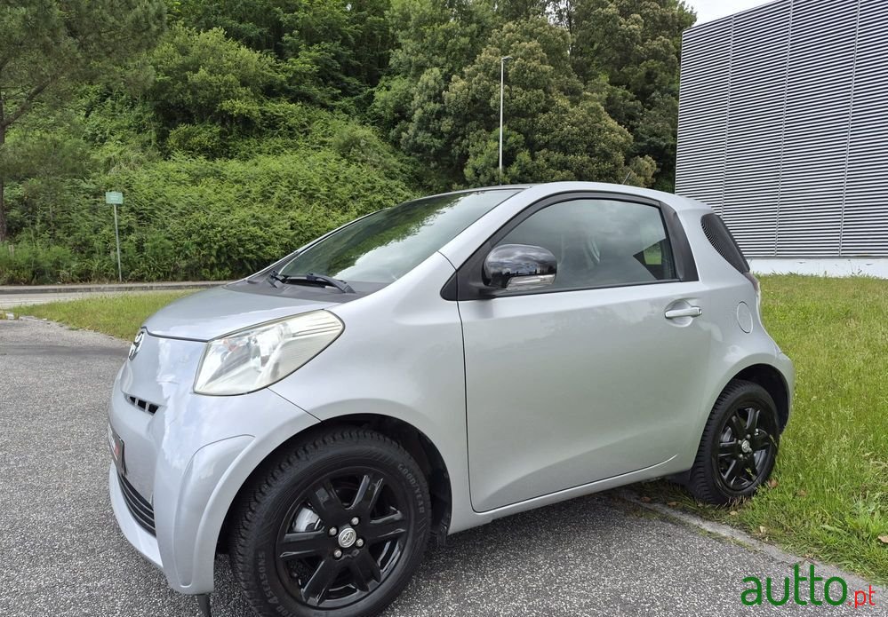 2011' Toyota iQ photo #4