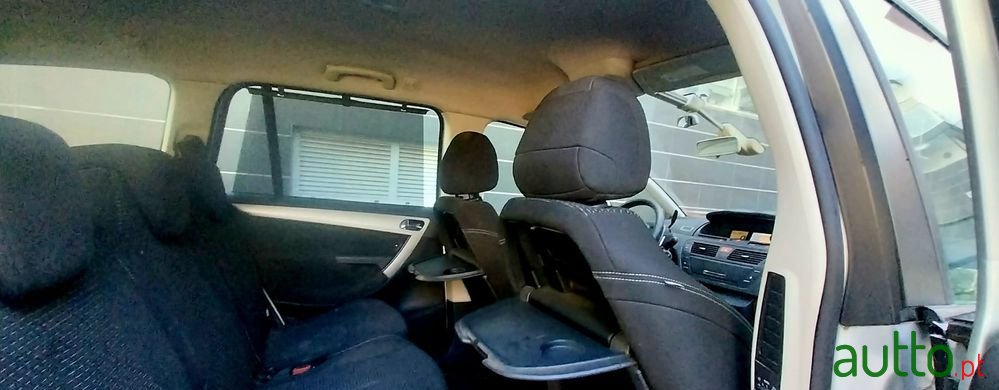 2012' Citroen C4 Grand Picasso photo #6