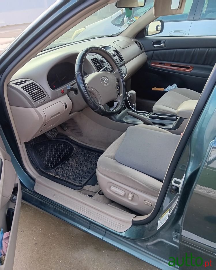2004' Toyota Camry 3.0 photo #3