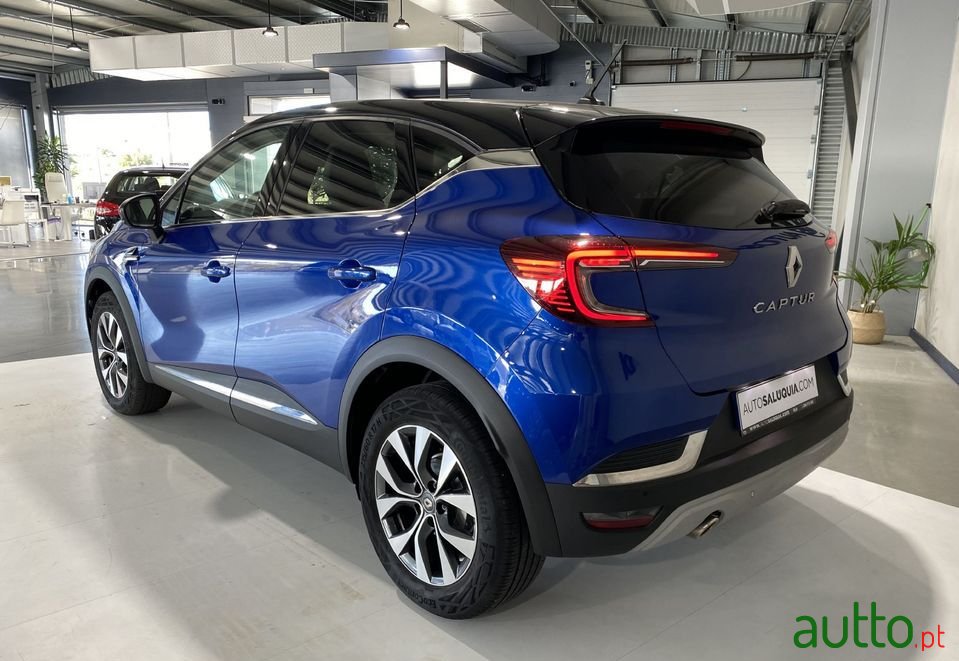2021' Renault Captur photo #3