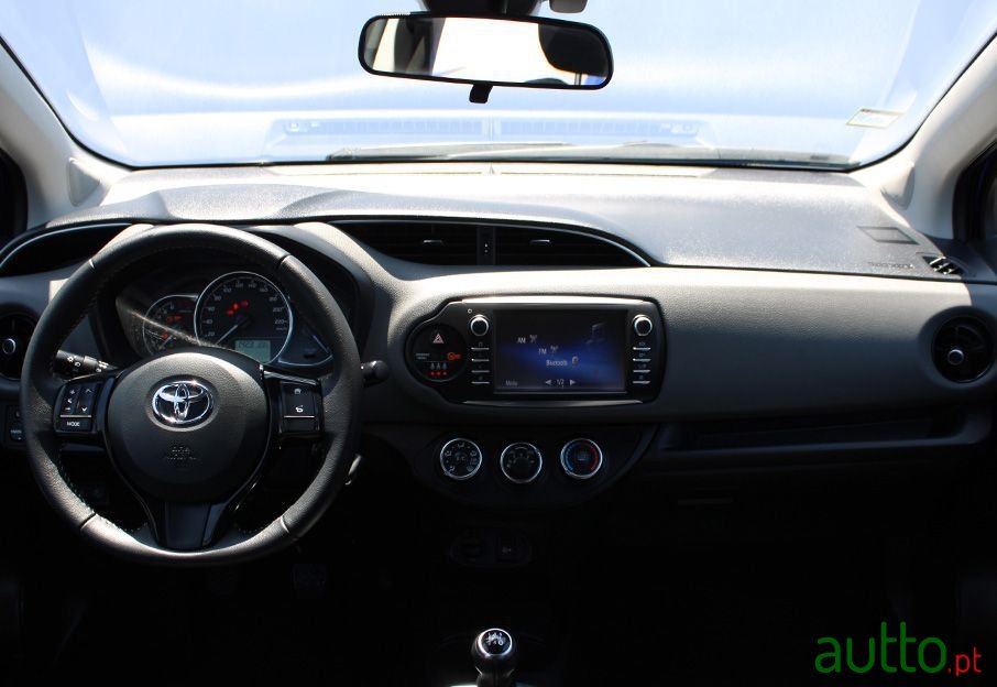 2020' Toyota Yaris photo #5