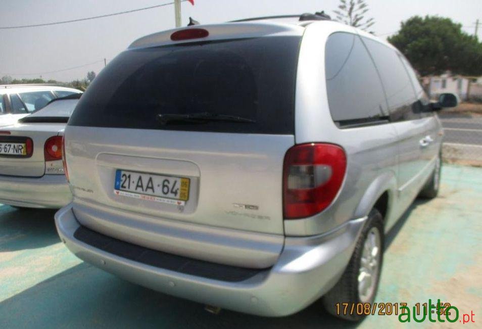 2005' Chrysler Grand Voyager photo #2