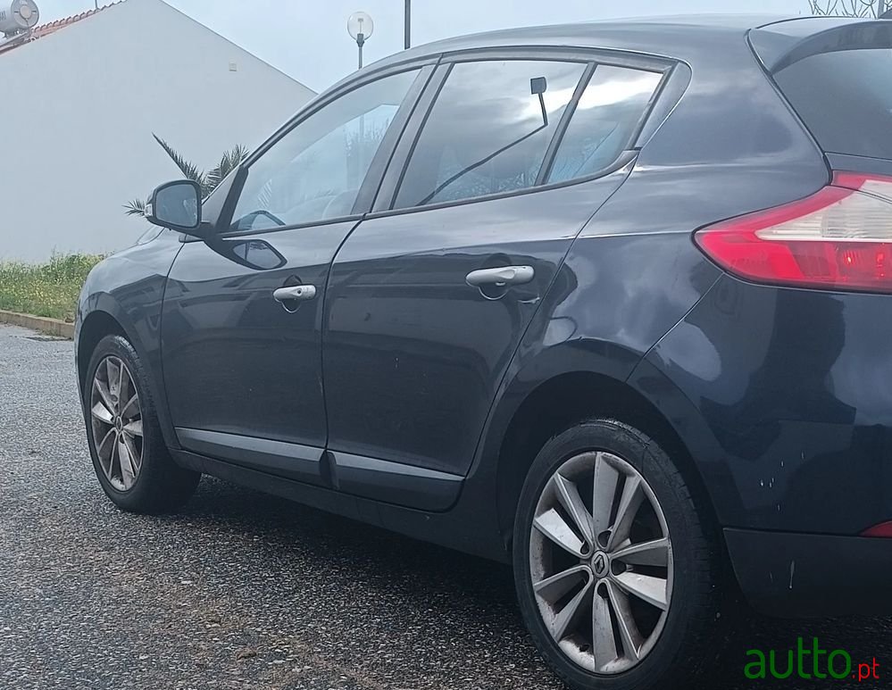 2010' Renault Megane photo #4