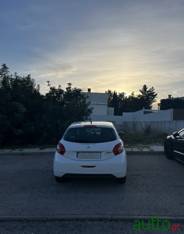 2014' Peugeot 208 1.0 Vti Access photo #4