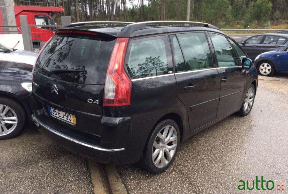 2007' Citroen C4 Grand Picasso photo #2