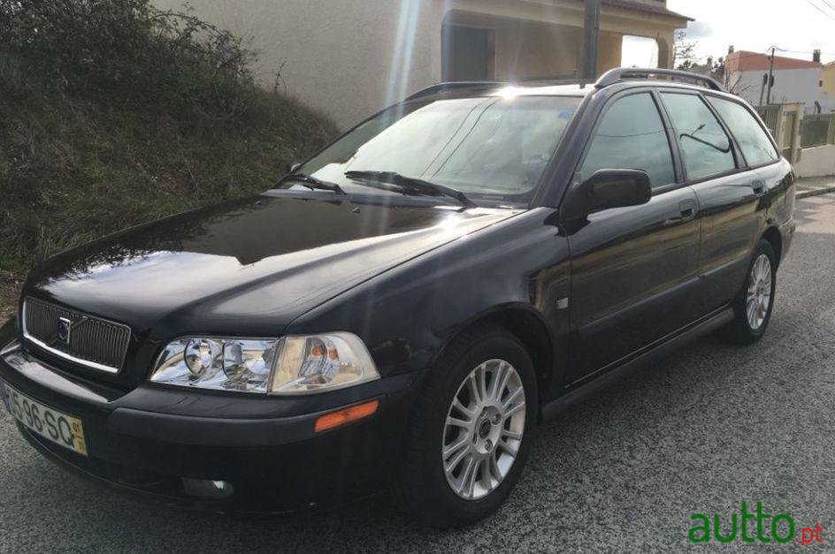 2001' Volvo V40 1.9 photo #2