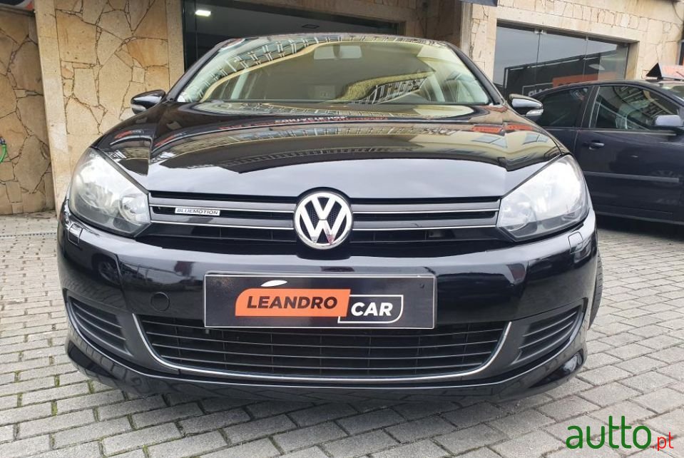 2010' Volkswagen Golf photo #2