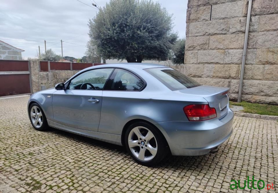 2009' BMW 120 D photo #4