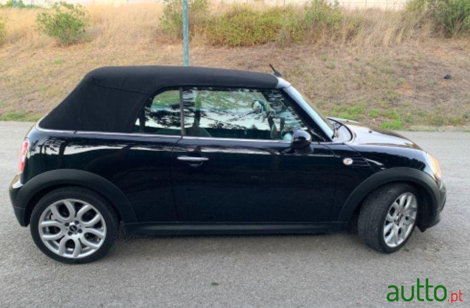 2010' MINI Cabrio photo #3
