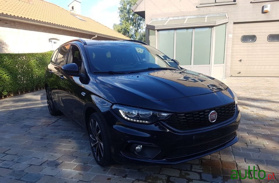 2019' Fiat Tipo Station Wagon photo #1