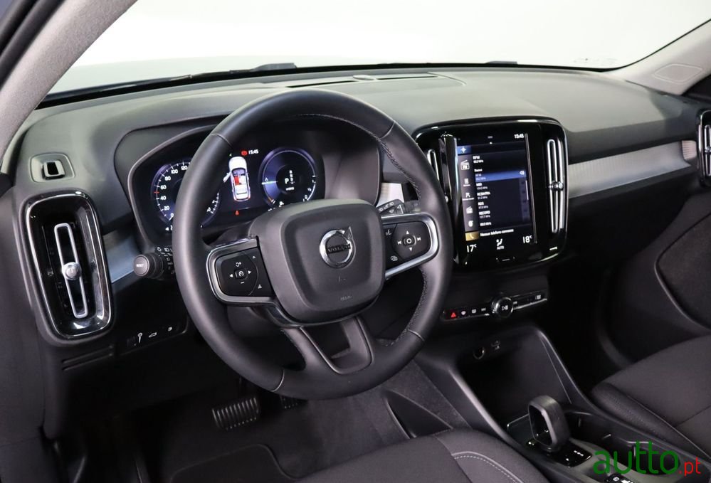 2022' Volvo Xc 40 photo #6