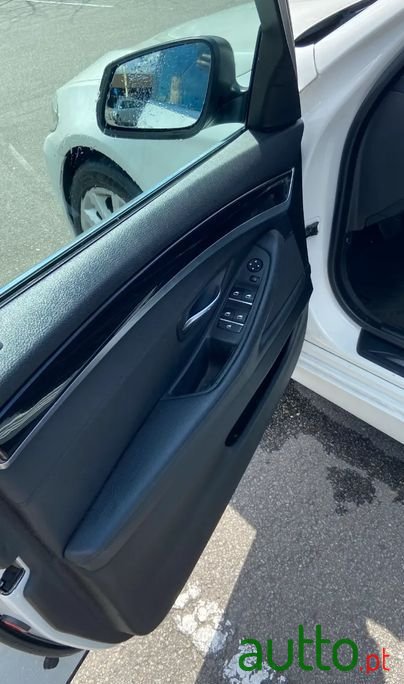 2011' BMW 520 photo #3