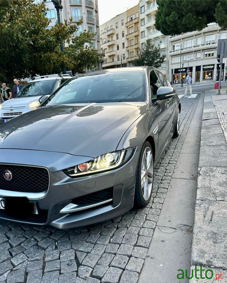 2016' Jaguar XE photo #6