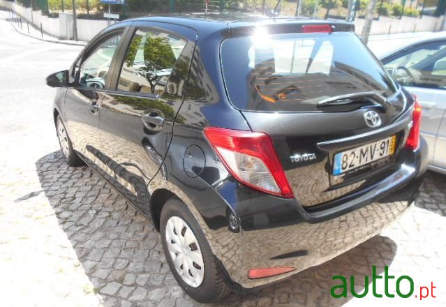 2012' Toyota Yaris Comfort photo #3