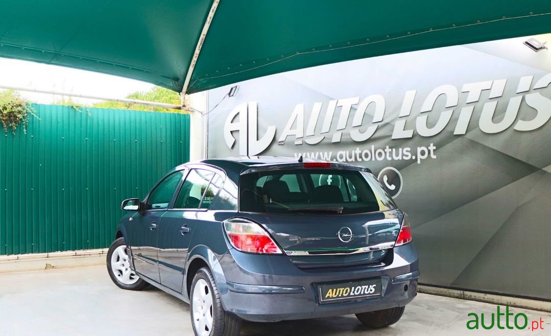 2008' Opel Astra photo #4