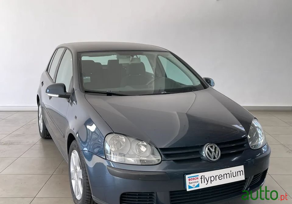 2004' Volkswagen Golf photo #3