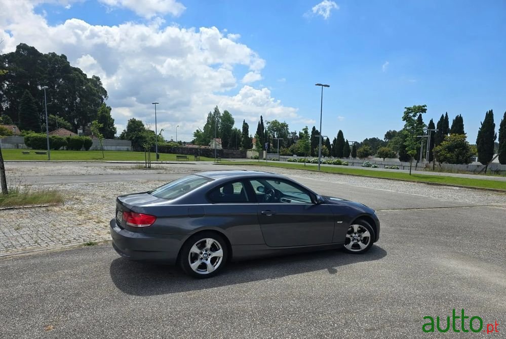 2008' BMW 320 D photo #6