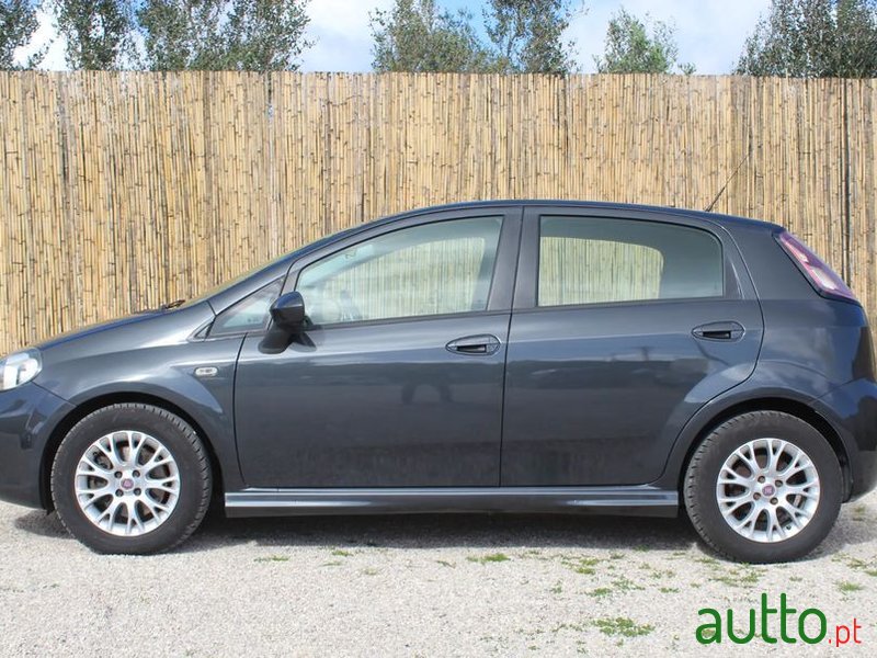 2011' Fiat Punto Evo photo #4