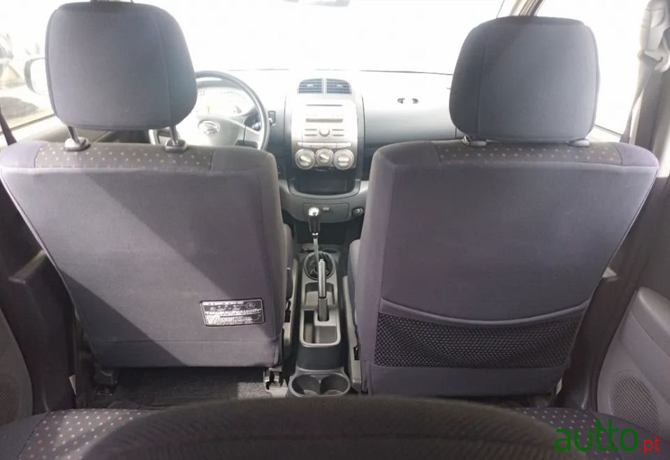 2010' Daihatsu Sirion photo #5