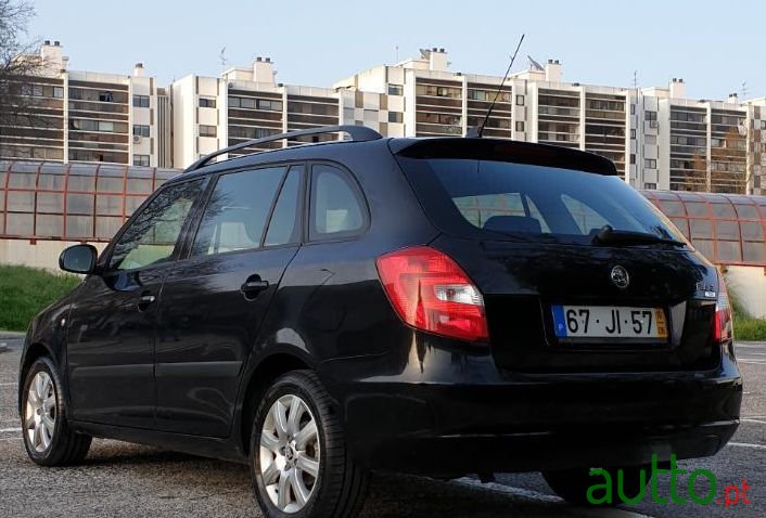 2010' Skoda Fabia Break photo #1