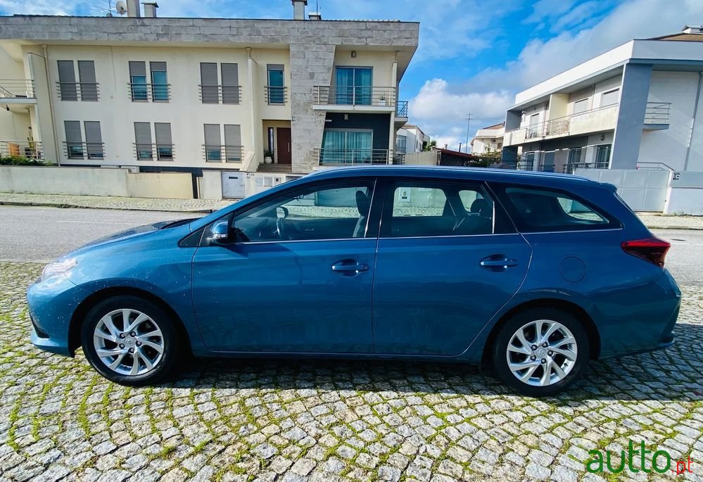 2016' Toyota Auris Touring Sports photo #4