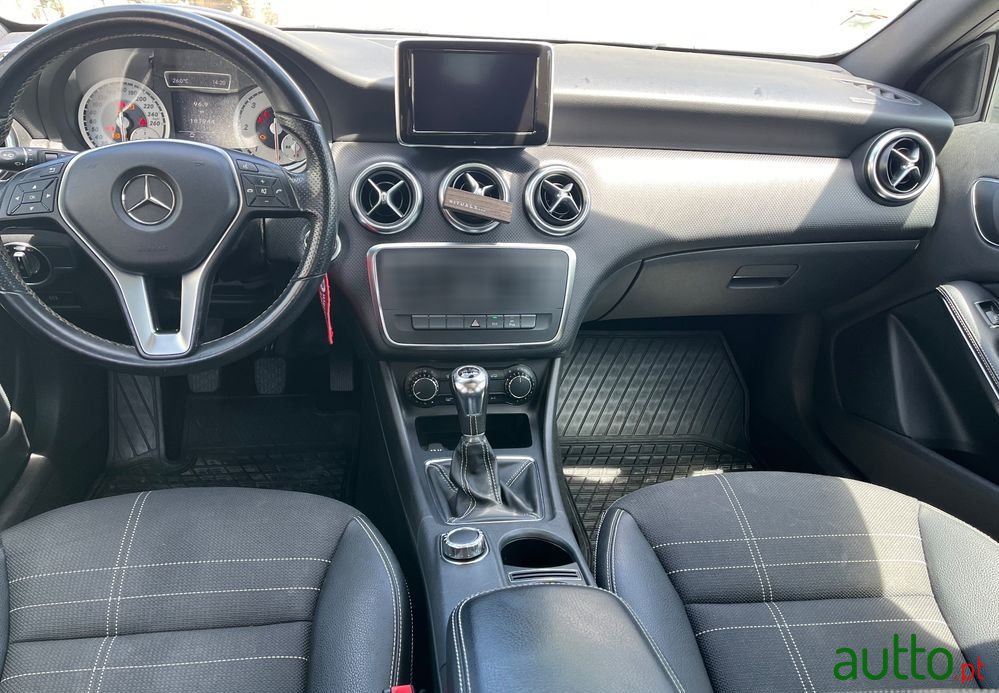 2012' Mercedes-Benz A 200 photo #6