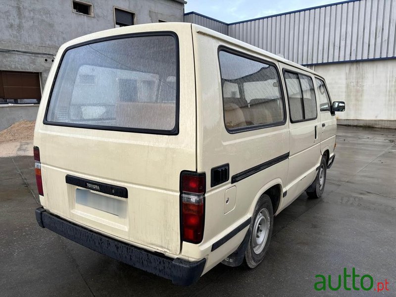 1984' Toyota HiAce photo #2