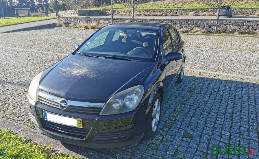 2005' Opel Astra photo #1