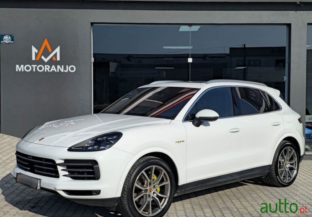 2018' Porsche Cayenne E-Hybrid photo #1
