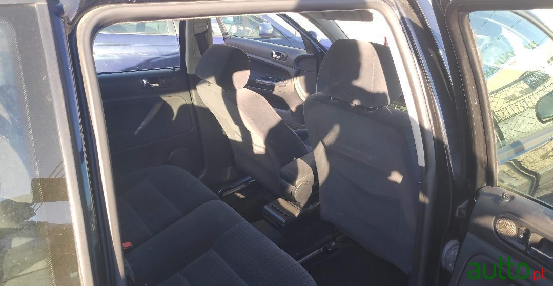 2000' Volkswagen Passat Variant photo #4