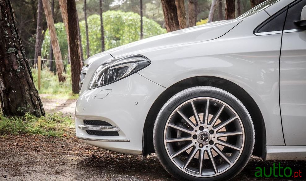 2014' Mercedes-Benz B-200 photo #1