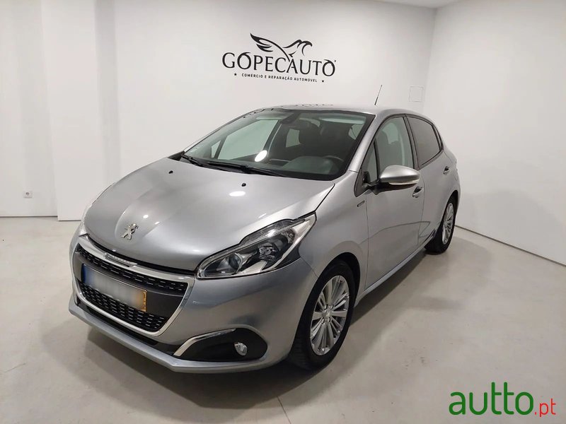 2019' Peugeot 208 photo #1