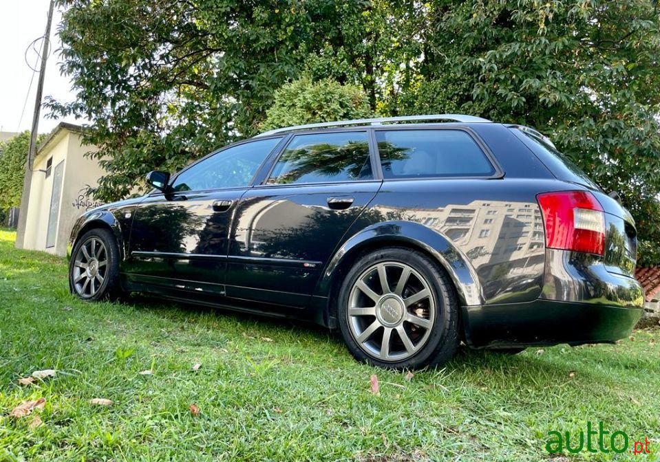 2002' Audi A4 Avant photo #2