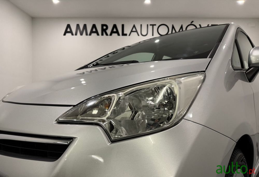 2011' Toyota Verso-S photo #6