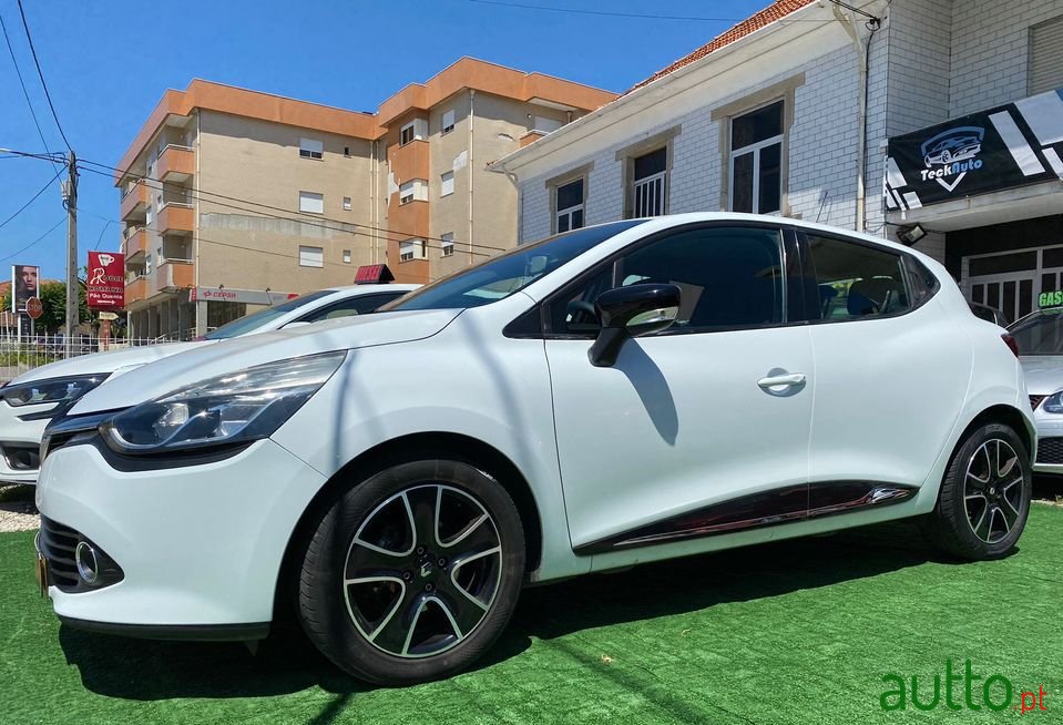 2014' Renault Clio photo #4