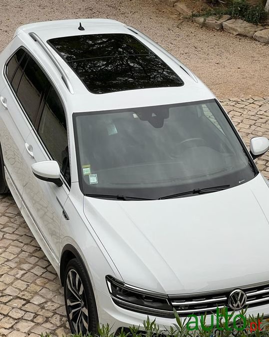 2018' Volkswagen Tiguan photo #4