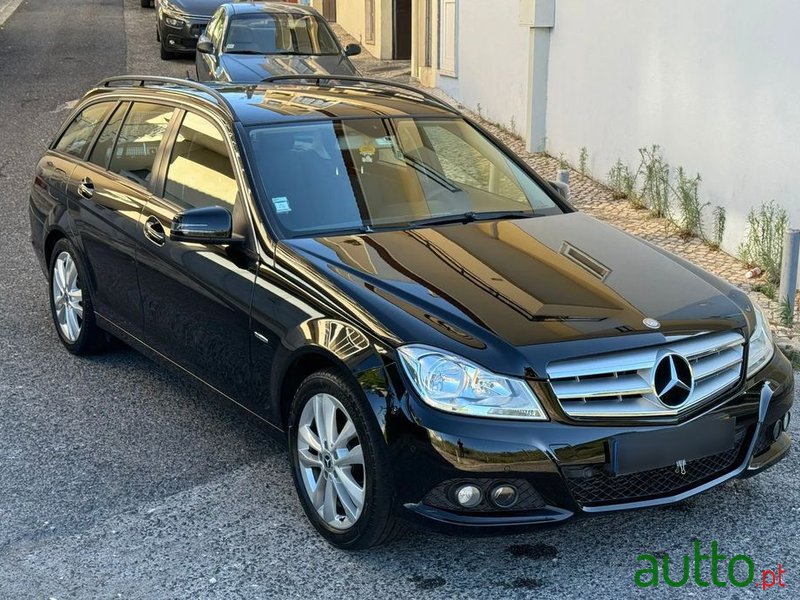 2012' Mercedes-Benz Classe C photo #2