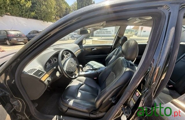 2003' Mercedes-Benz Classe E photo #3
