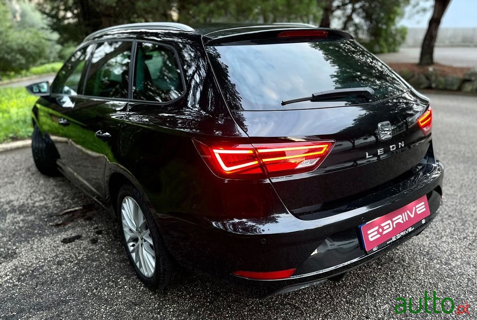 2017' SEAT Leon St photo #4