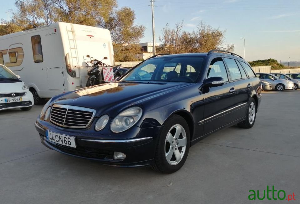 2003' Mercedes-Benz E-220 photo #2